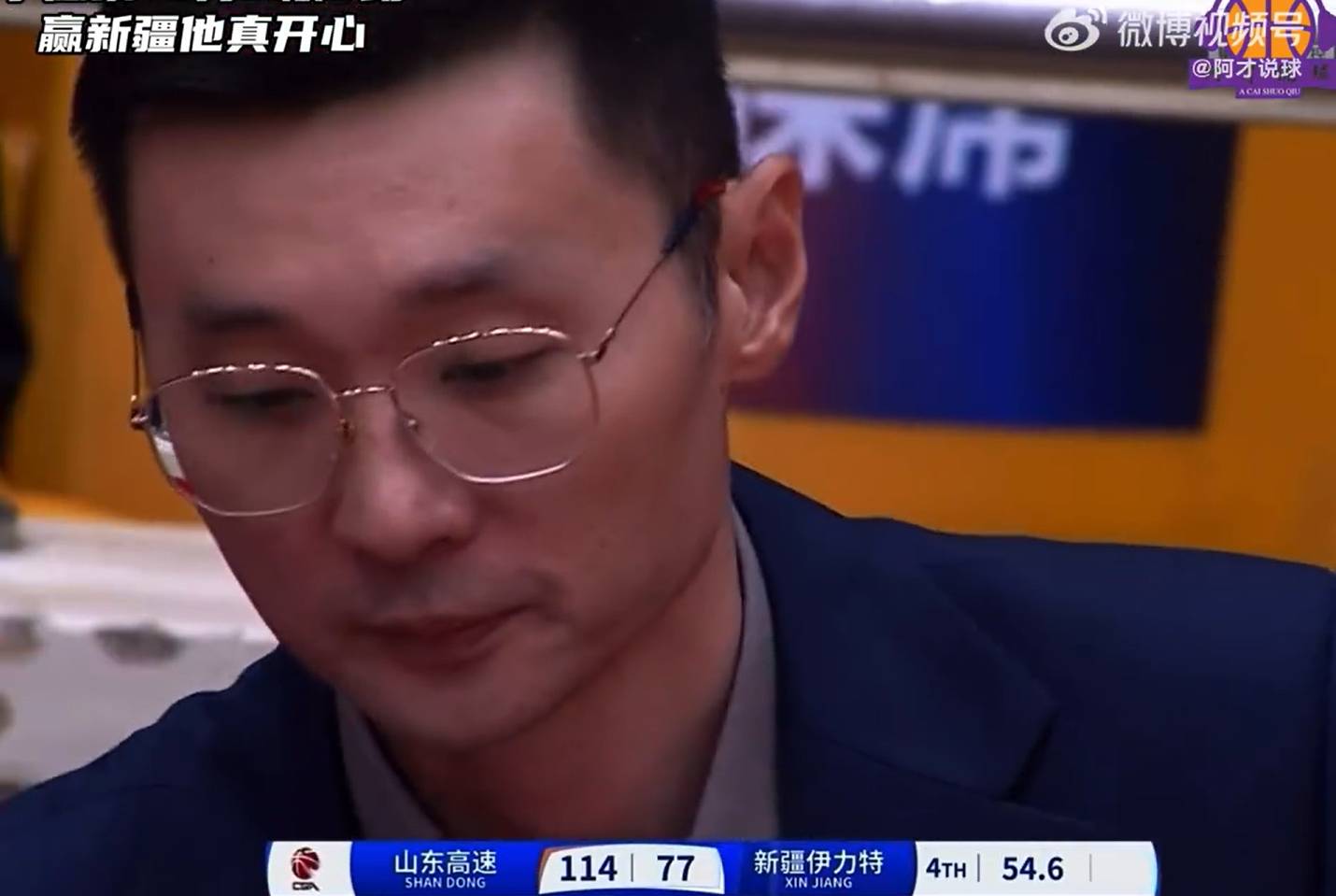 某队遭遇惨败，球员面临巨大压力