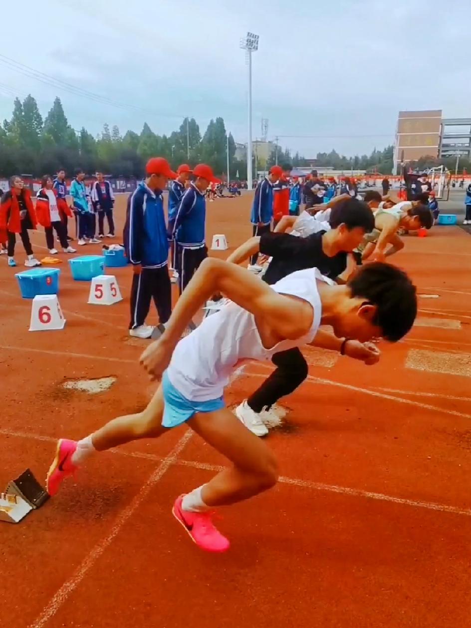 新西兰运动员奋勇拼搏勇夺前列