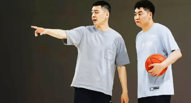 关于球队助教爆料内幕引发球迷好奇的信息