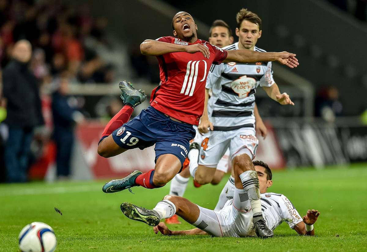 包含罗马客场遭遇连败，欧冠席位岌岌可危的词条