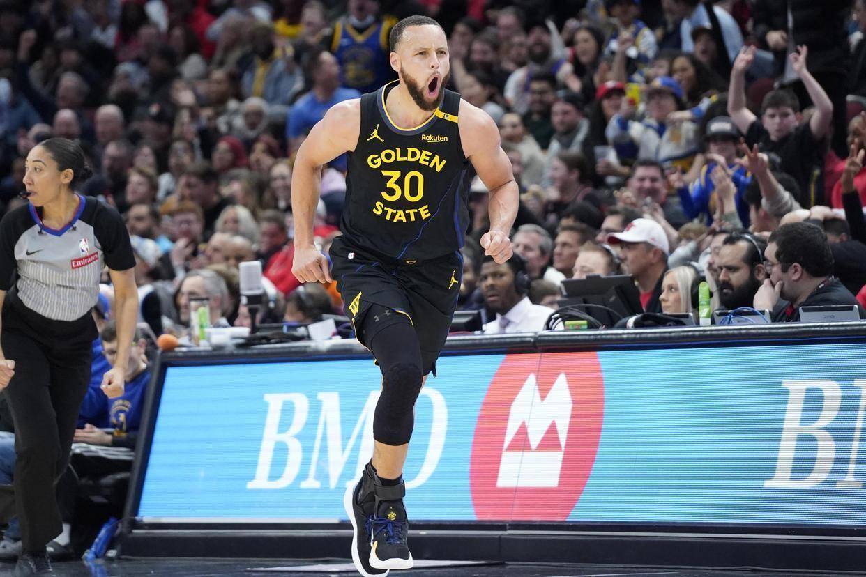 勇士轻取活塞,卫冕冠军状态回升 勇士轻取活塞,卫冕冠军状态回升