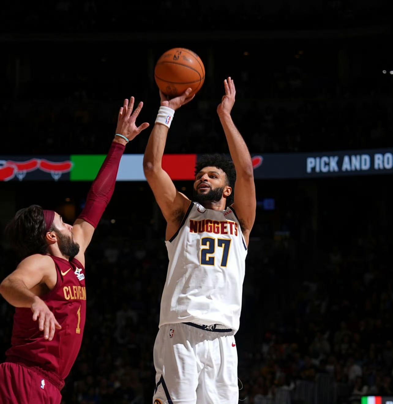 爵士战胜开拓者，米切尔抢N仨关键球瞄准胜利的简单介绍