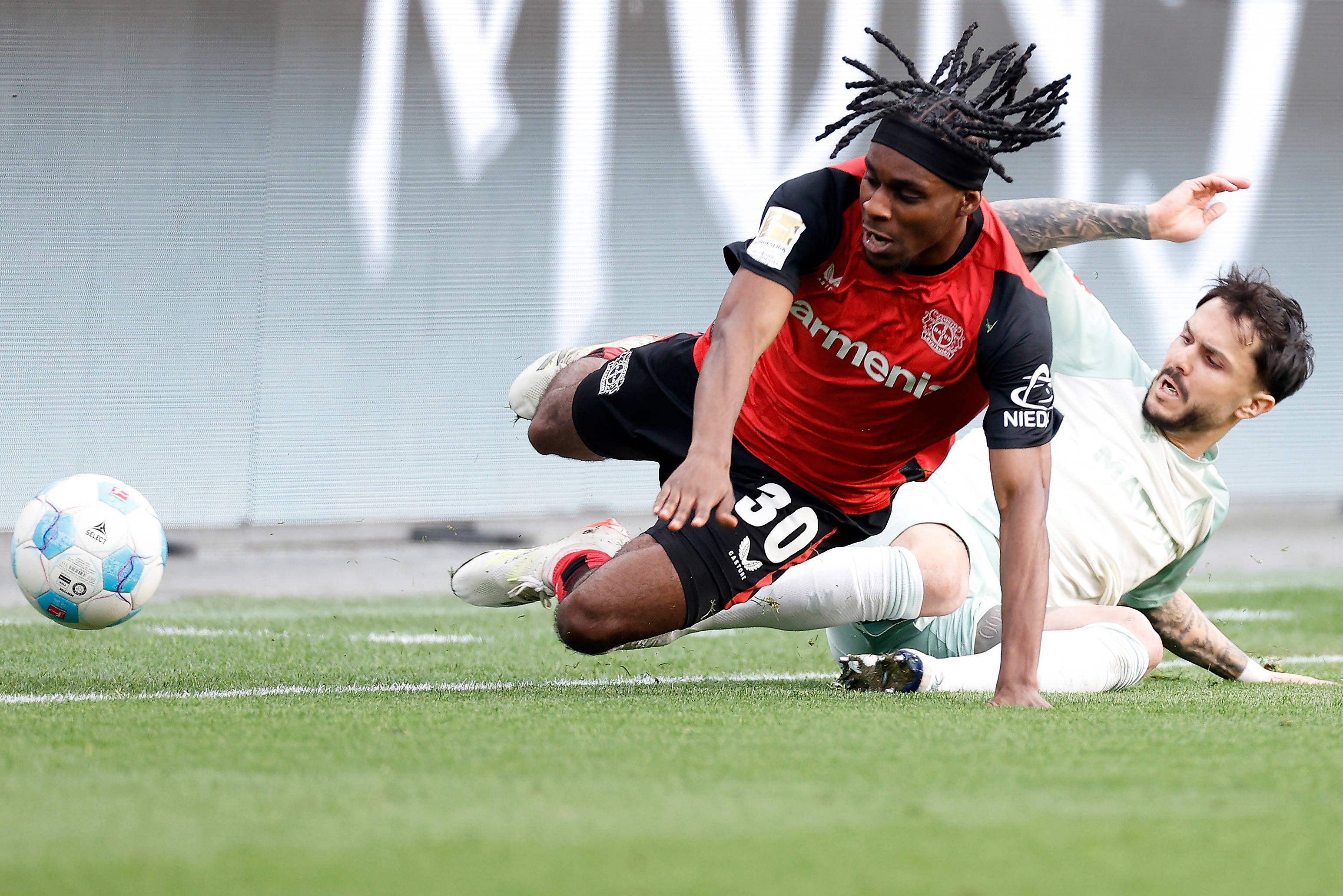 关于权威足球专家预测德国足球联赛结果的信息