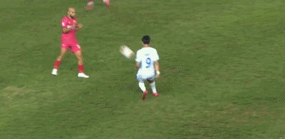 爱游戏在线登录-球员空接头球攻门射入制胜进球