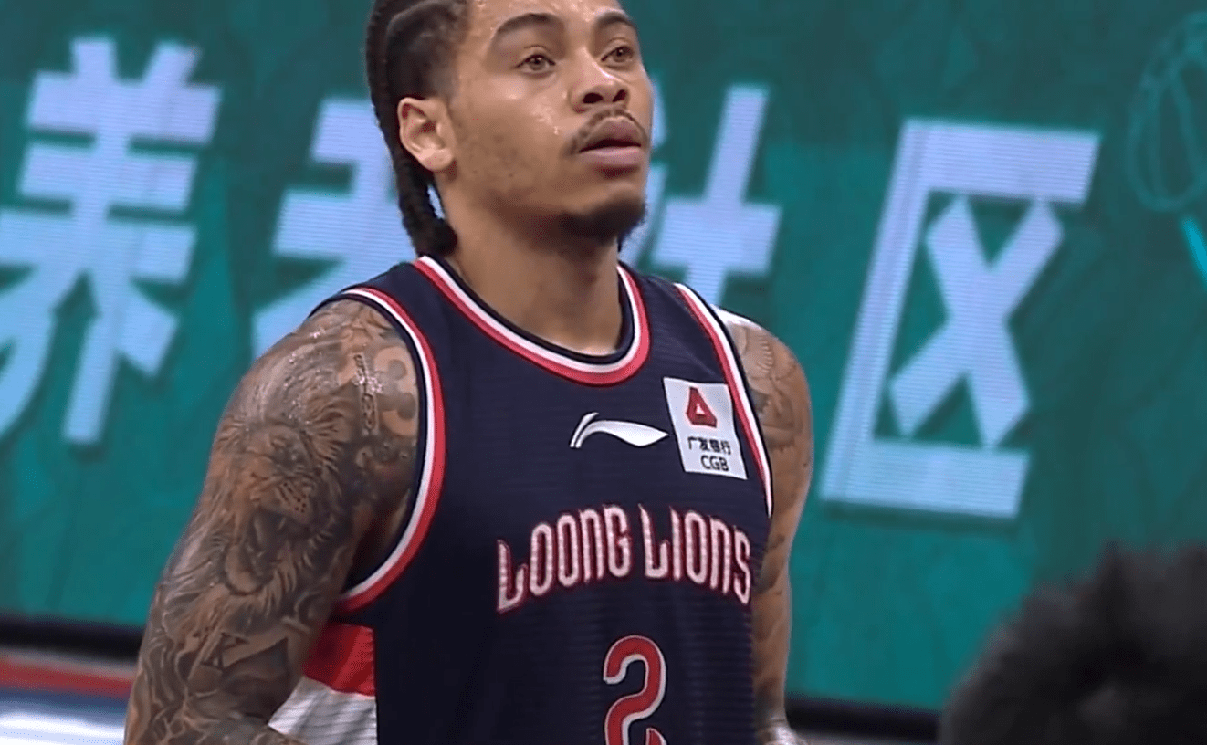 爱游戏app-教练战术调整奏效，球队逆转取胜